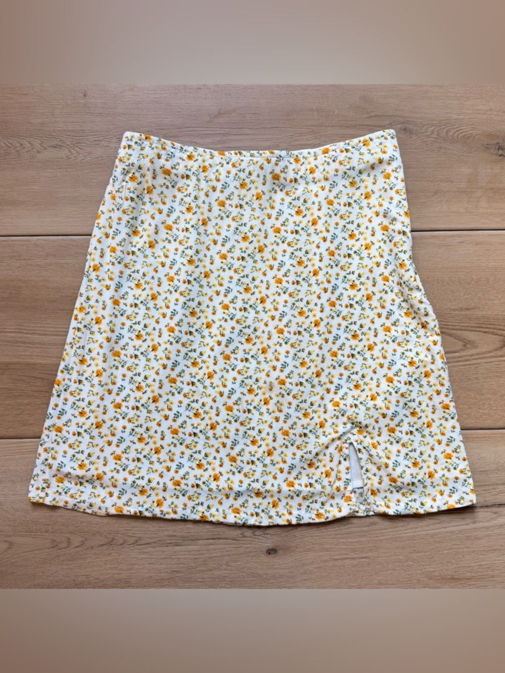 Hollister Ultra High-Rise Yellow Floral Skirt Size XS